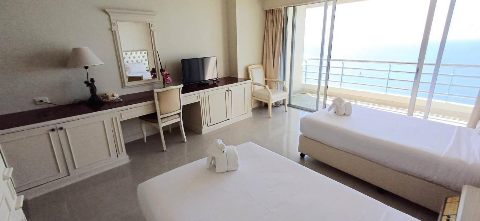Adriatic Palace Hotel Патая Екстериор снимка